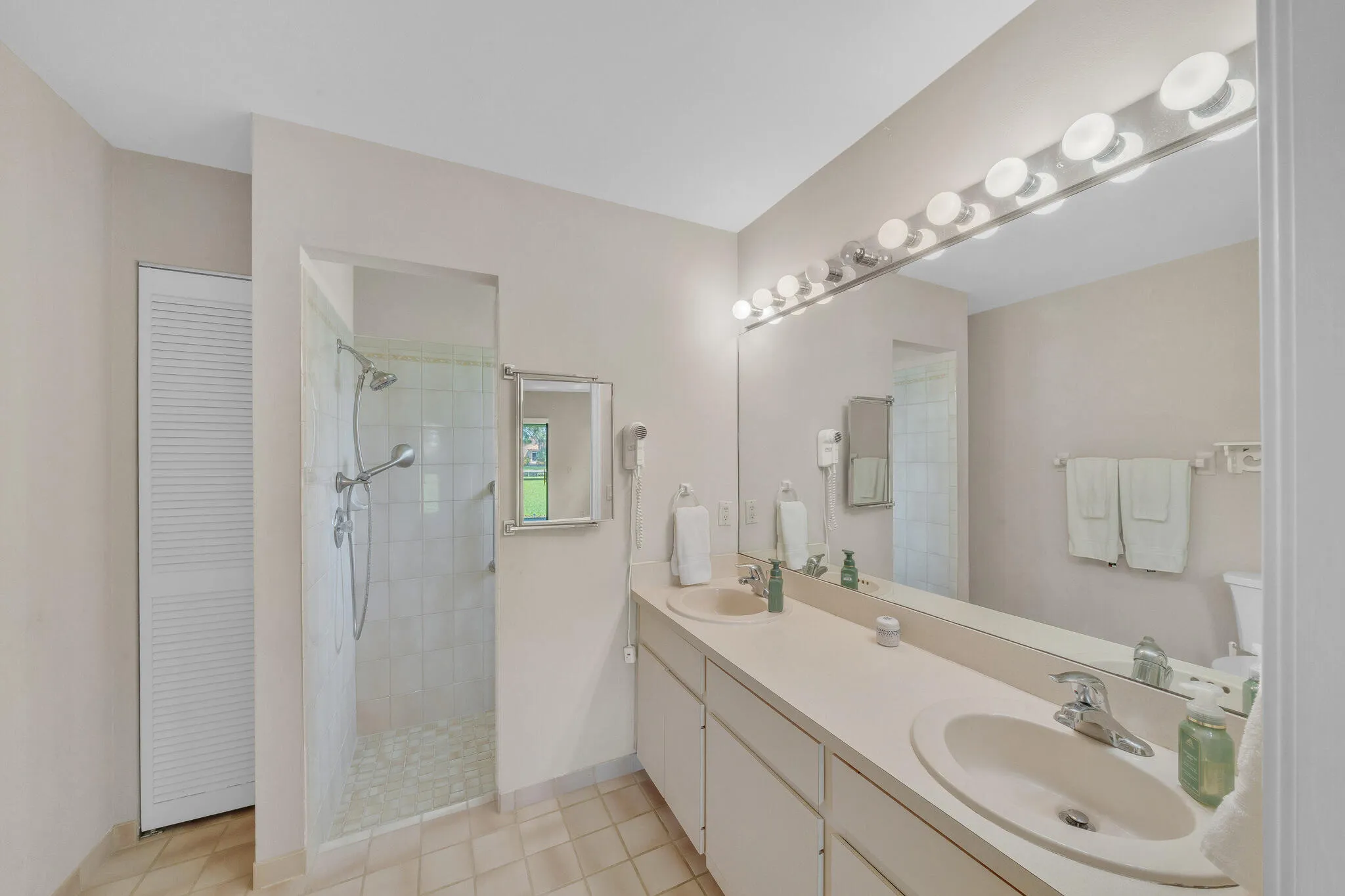 11 Primary Bathroom (1)