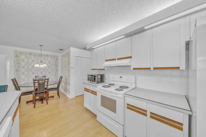 19 Kitchen (3)