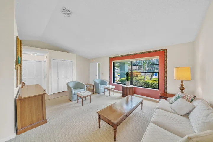 4 Living Room (1)