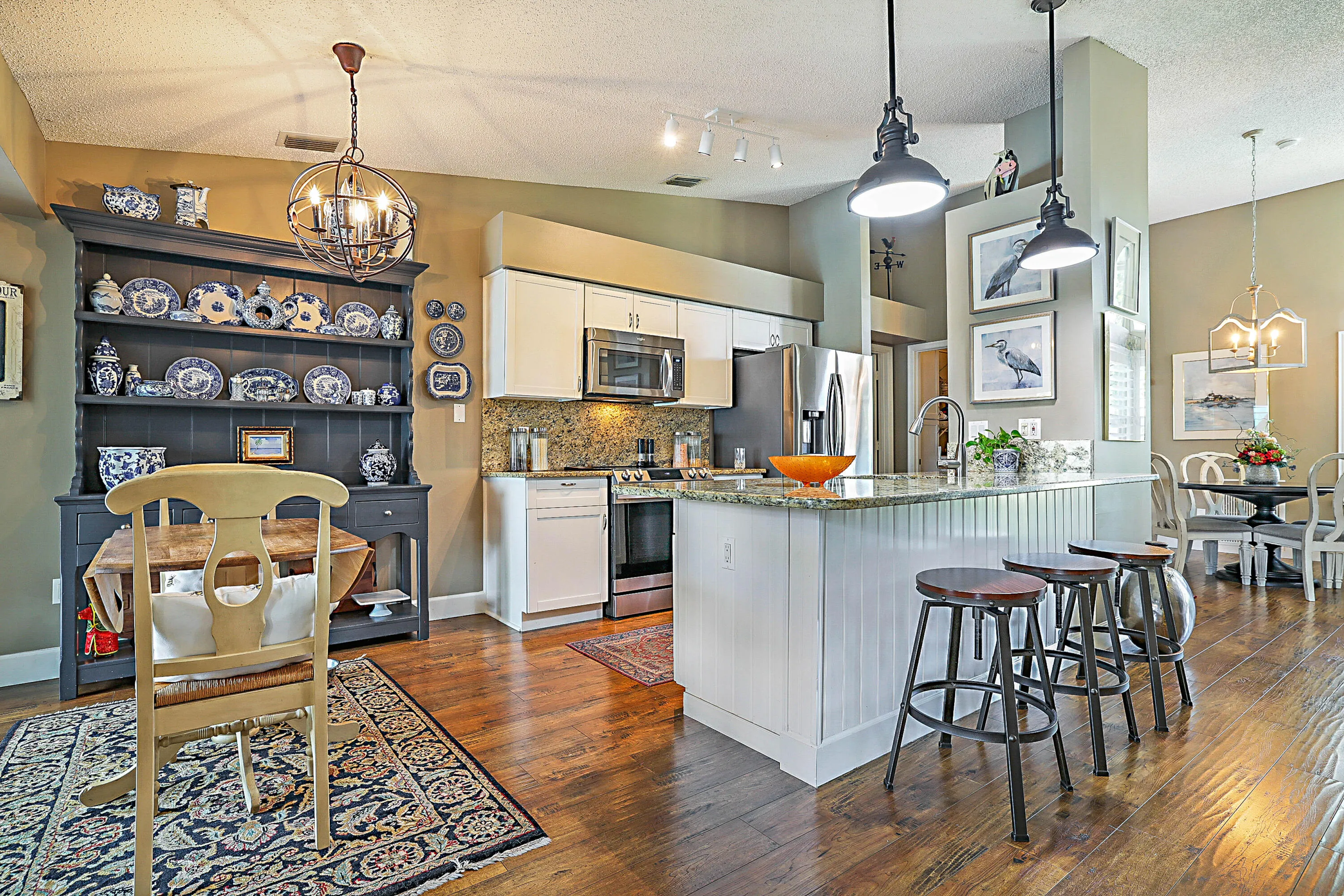 eat in kitchen