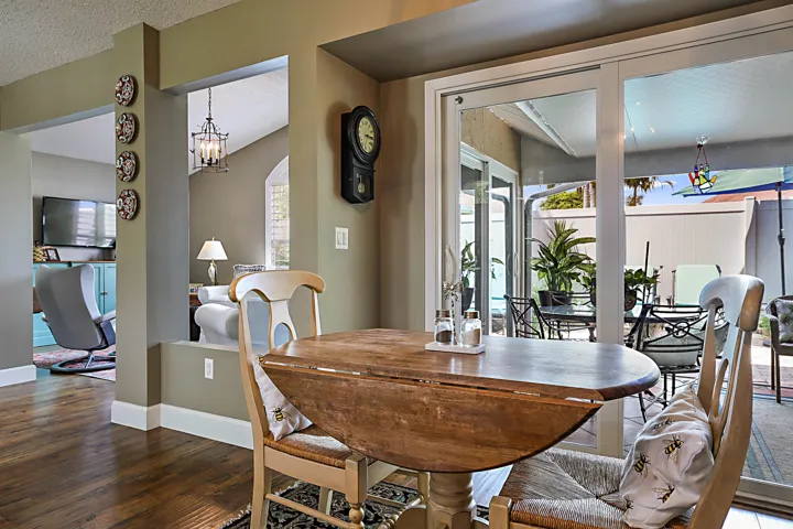 eat in kitchen