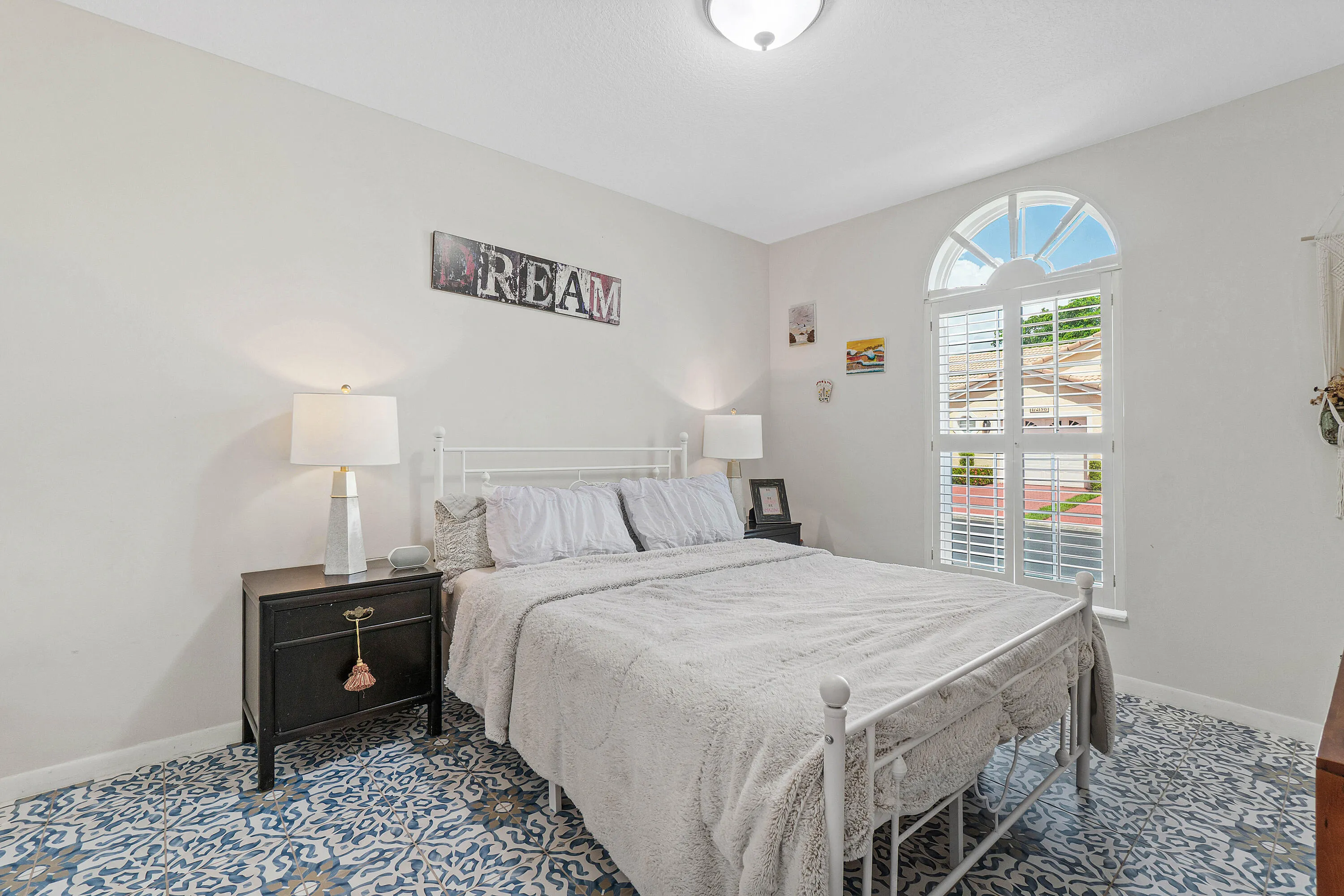 Guest bedroom 1