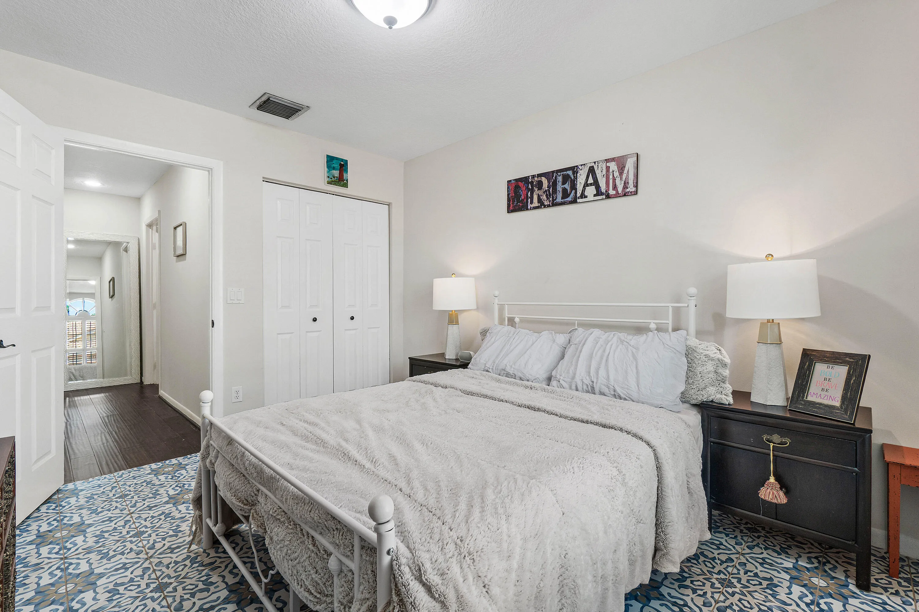 Guest bedroom 1