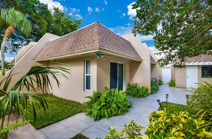 3759OaksClubhouseDr-PompanoBeach,Natalia