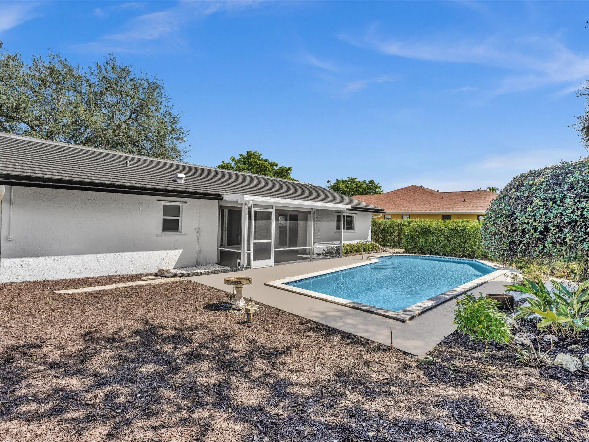 Pool & Garden