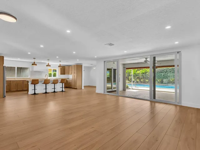 Living Room/Kitchen