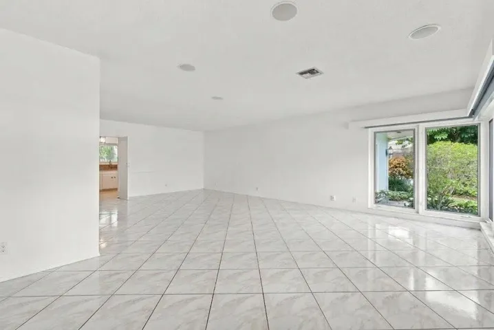 4 Living Room