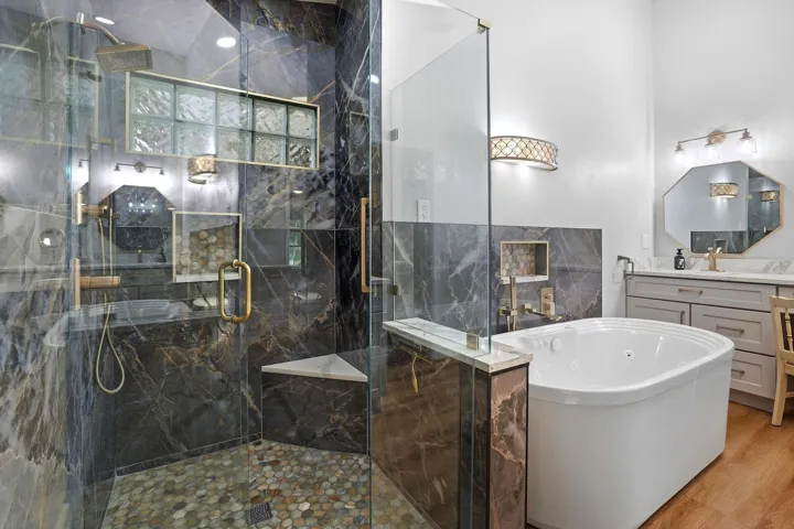 20_Primary_Bathroom
