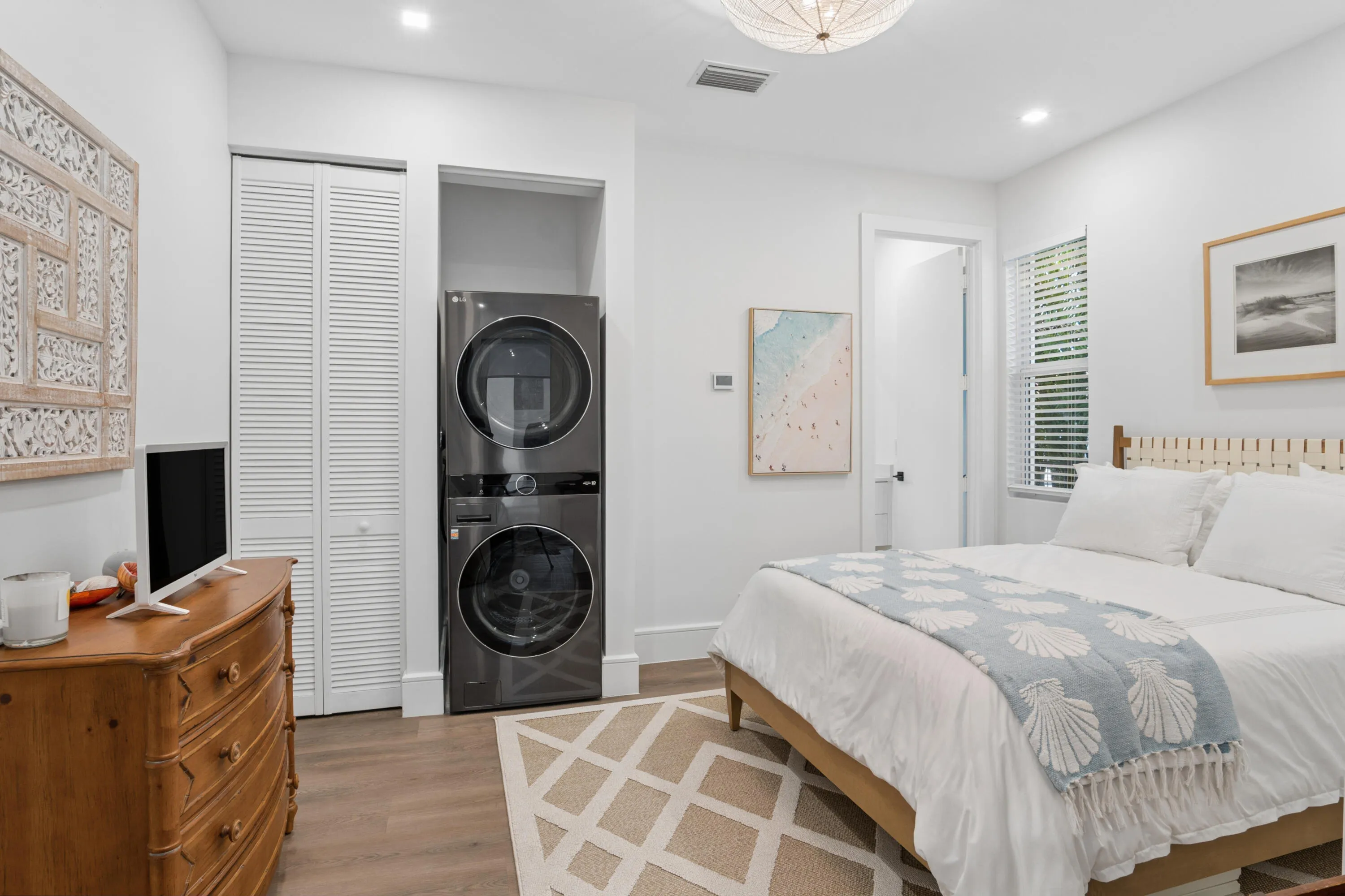 Casita - Bedroom with Washer/Dryer