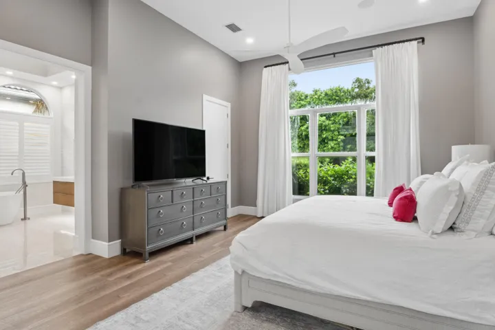 Primary Bedroom/Bath