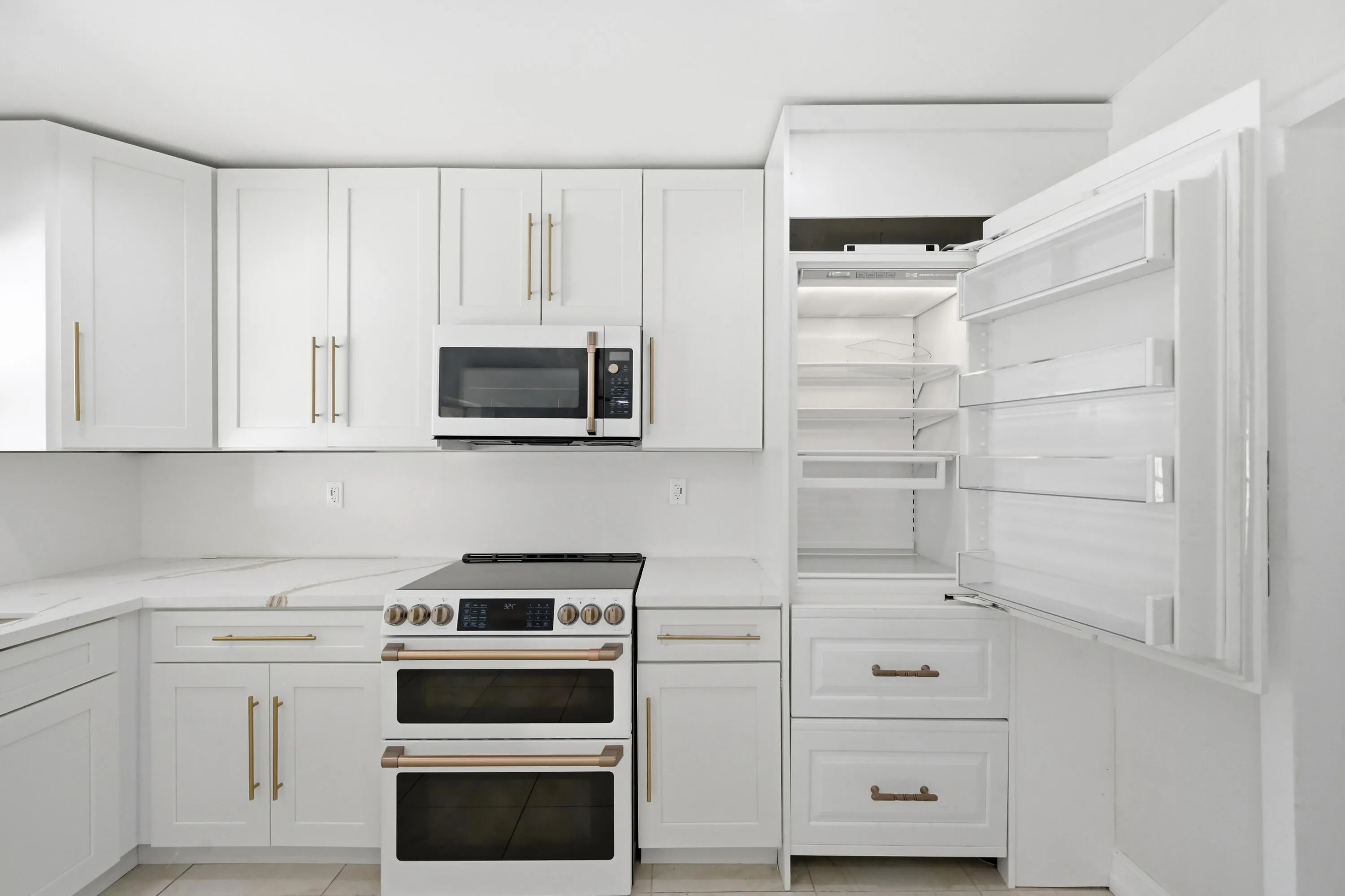 KITCHEN PANTRY