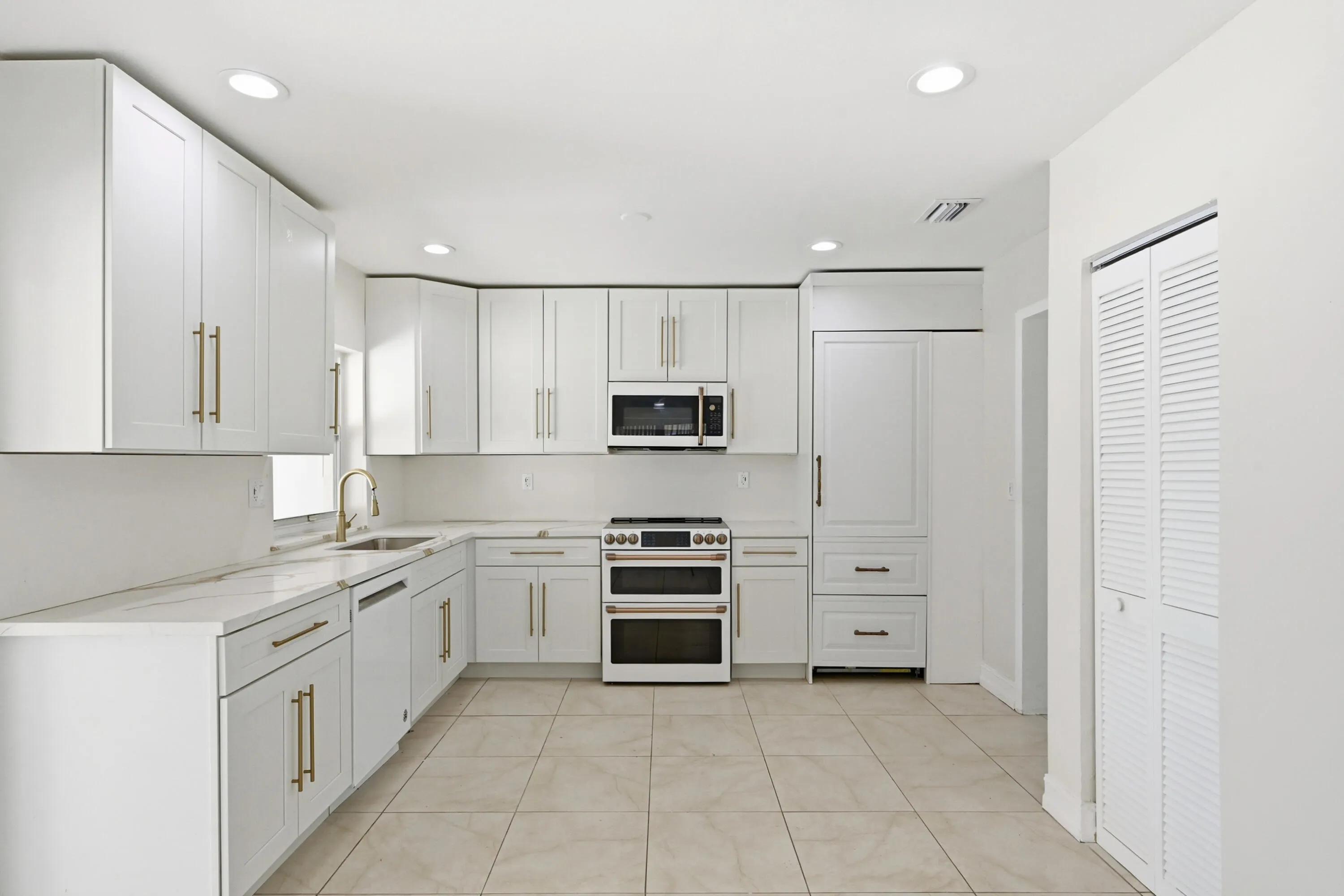 ACCESS TO PATIO FROM KITCHEN