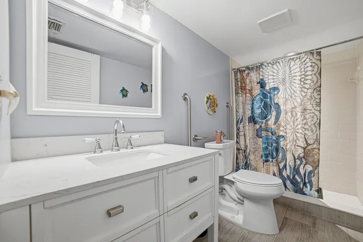 17-Bedroom1-Bathroom