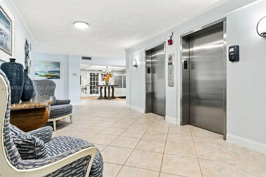 Lobby & Mailroom