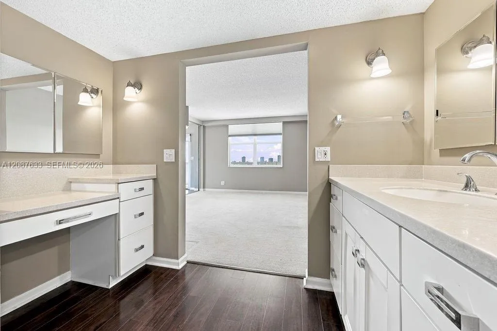 Sink & Dressing Area