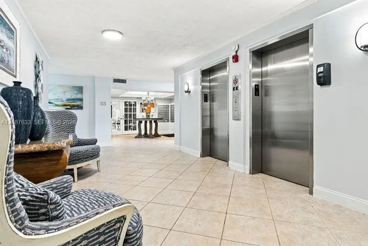 Lobby & Mailroom