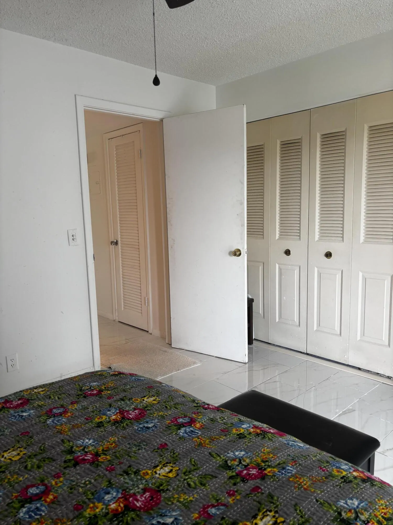 CLOSET WALL TO WALL