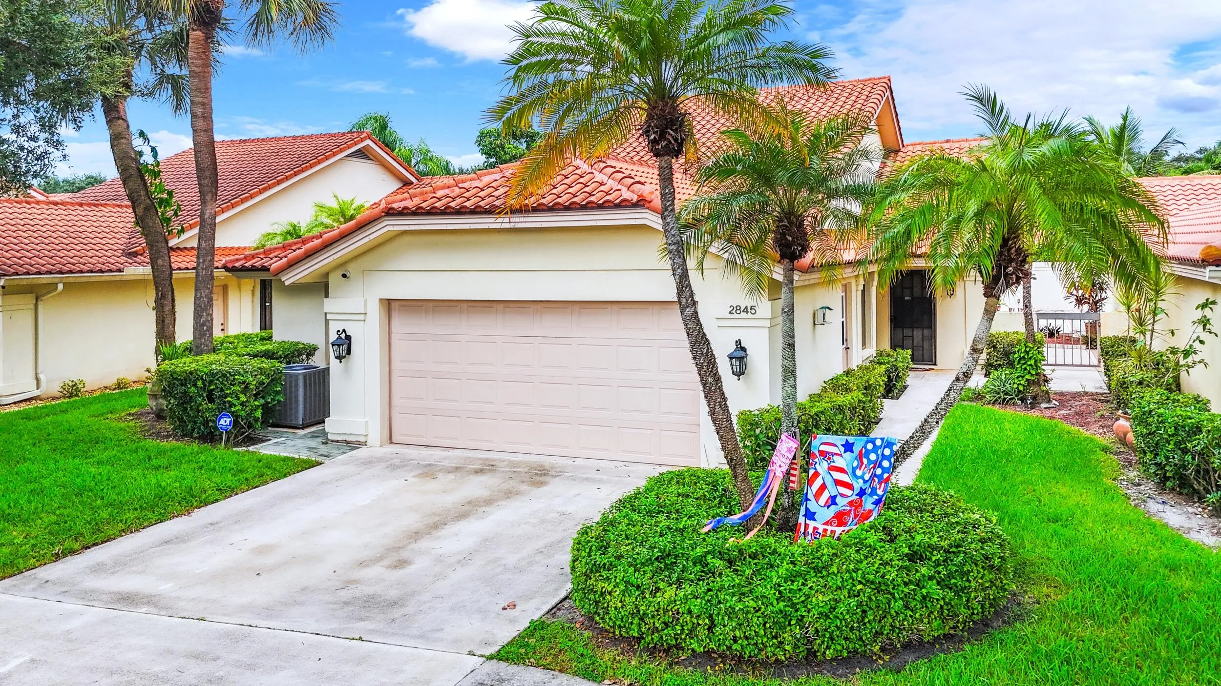 This single-story, three-bedroom two-bathroom residence in Saratoga Pointe