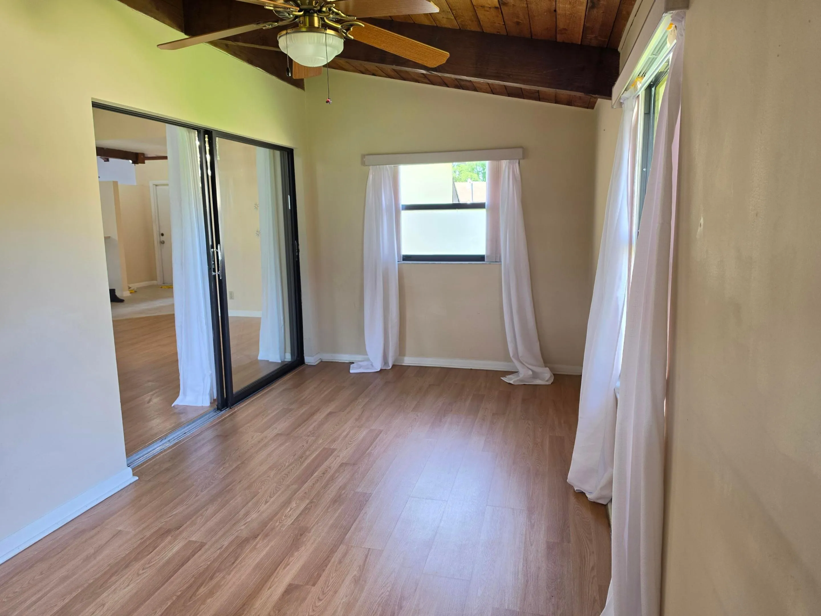 EXTRA WINDOWS, EXPOSED WOOD CEILINGS AND PLENTY OF SUNLIGHT IN THIS ENJOYABLE SPACE.
