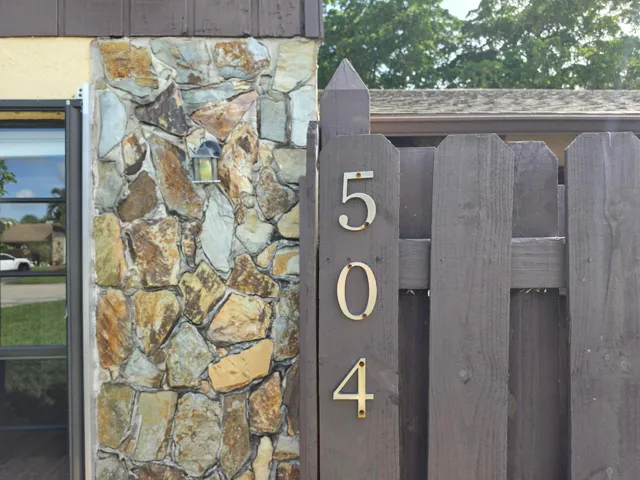 504 BRIARWOOD CIRCLE
