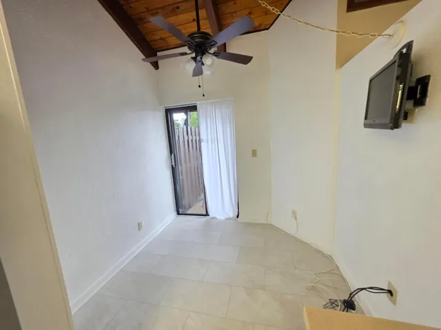 THE BREAKFAST NOOK FEATURE ENJOYS DIRECT ACCESS TO THE KITCHEN AND A SLIDER DOOR TO THE FRONT COURTYARD. THE PERFECT SPOT FOR CASUAL MEALS.