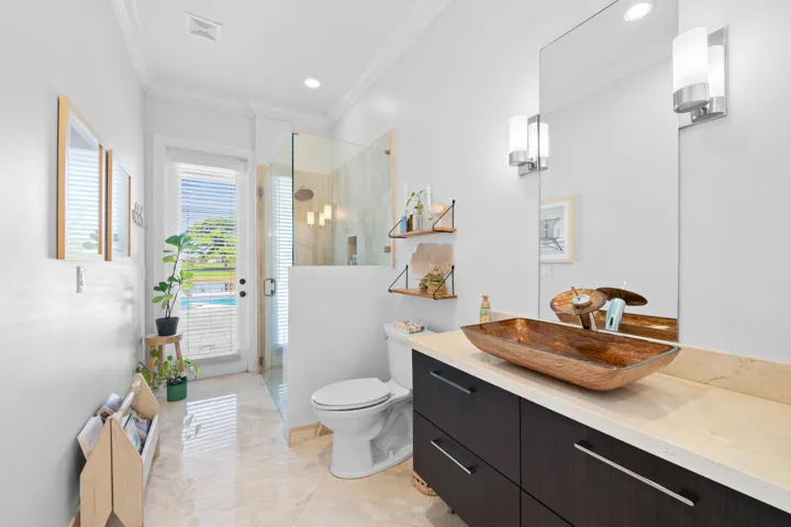 Cabana/Guest Bathroom