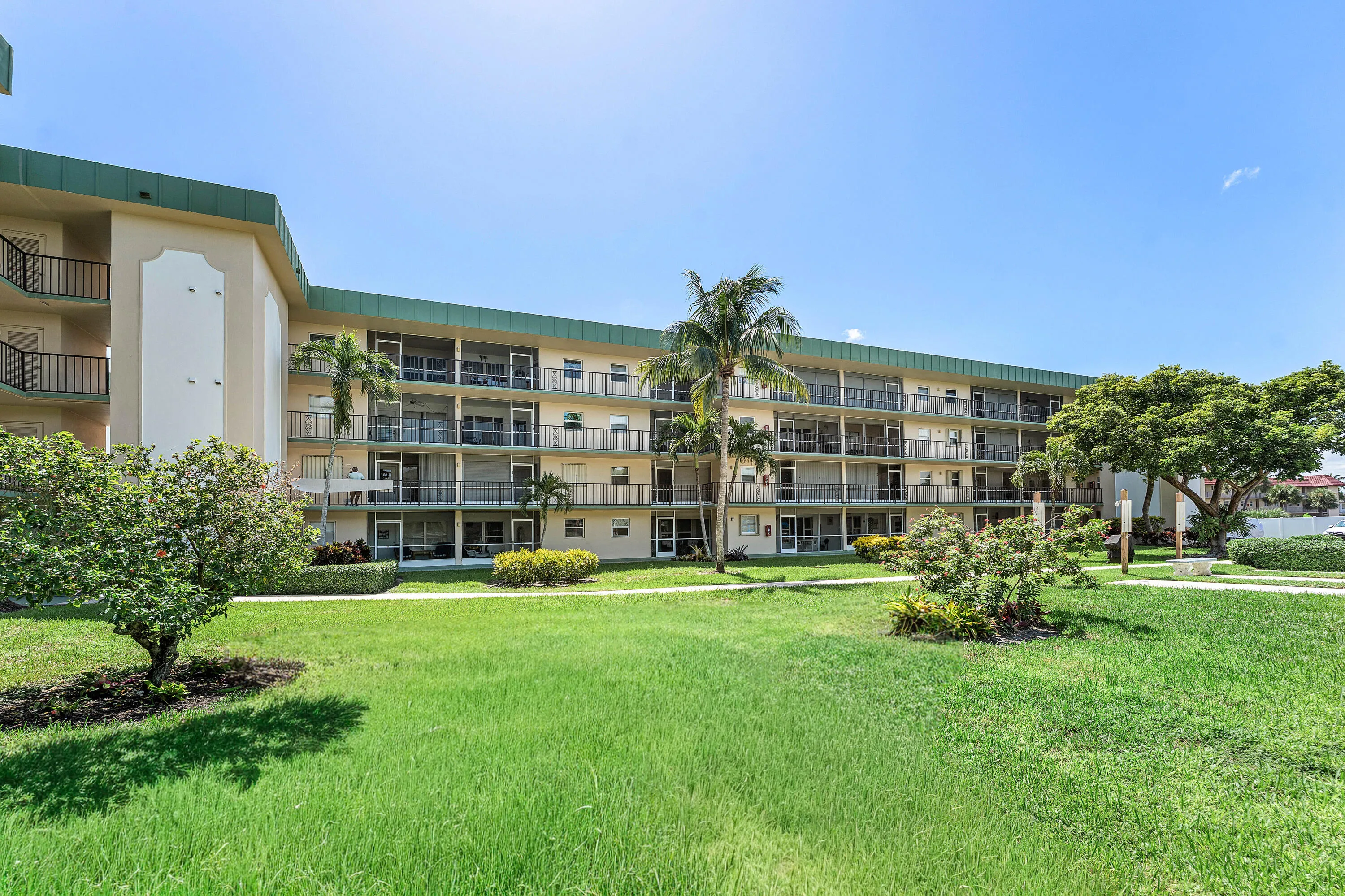 022-806Southeast7thStreet-408-DeerfieldB