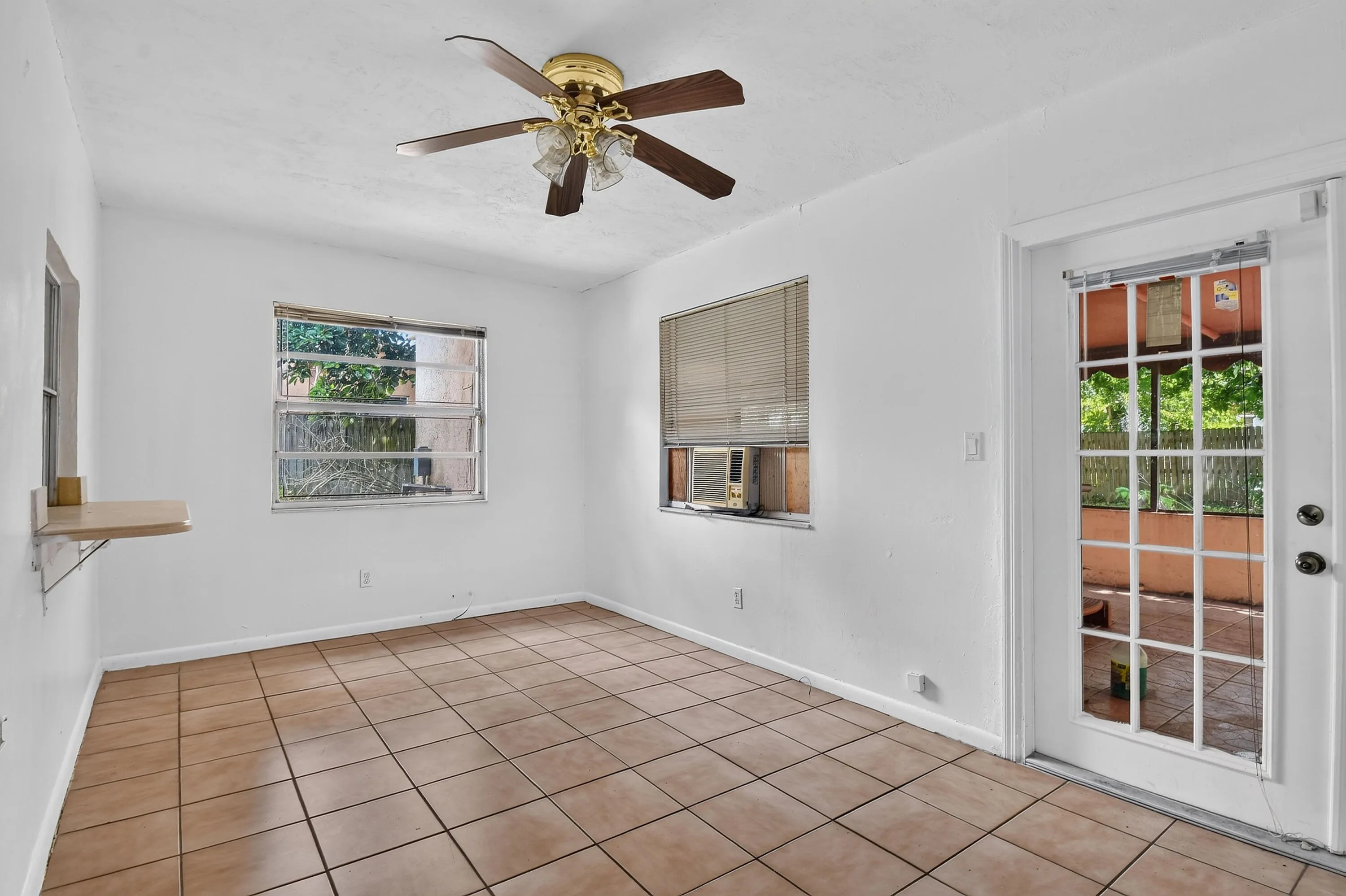 Bonus Room/ office/ Playroom
