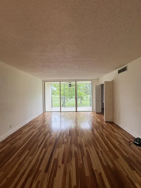 3800 Licing Room 2