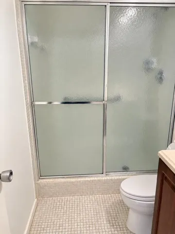 3800 Bathroom shower