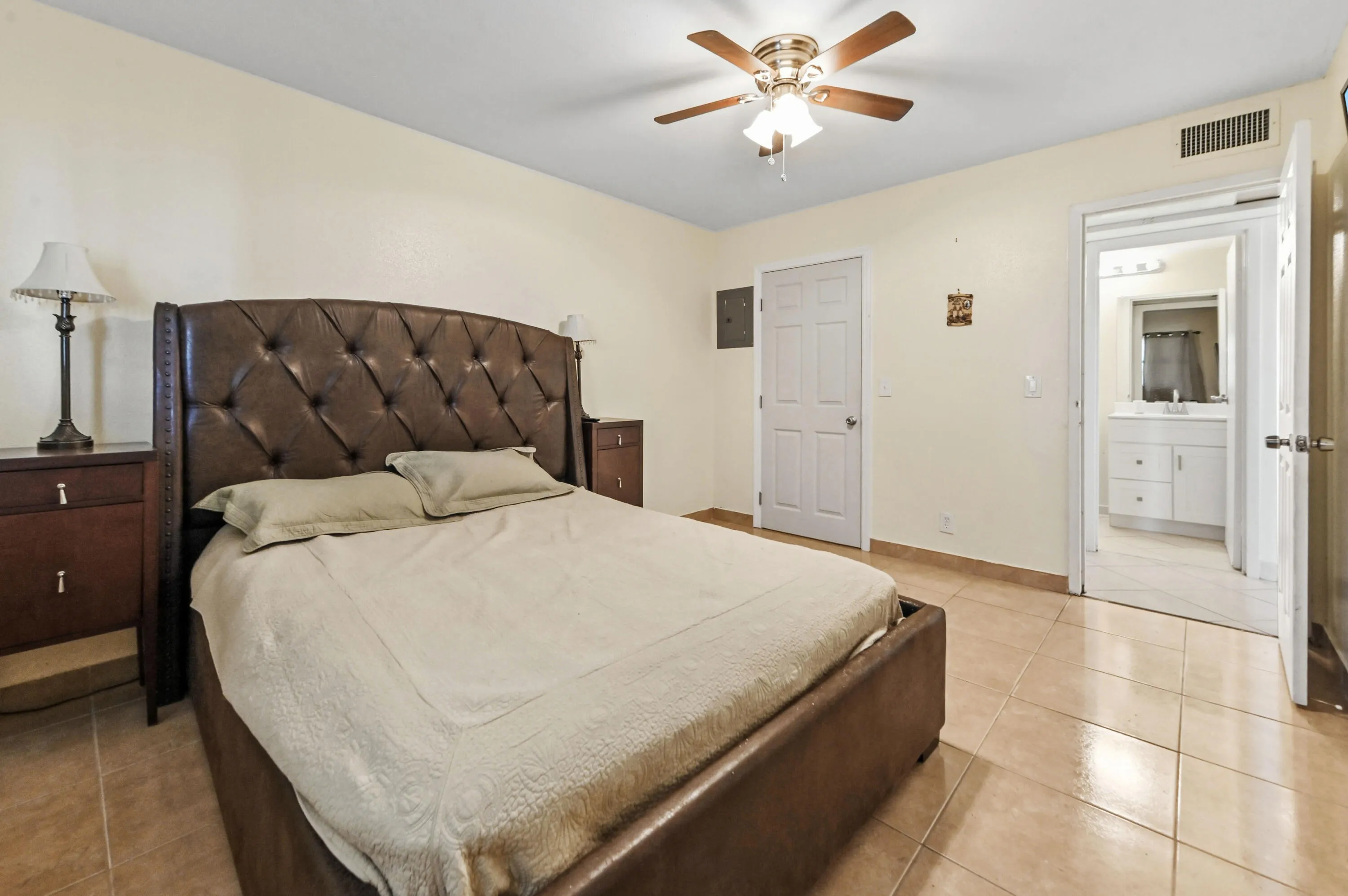 13 Bedroom 02