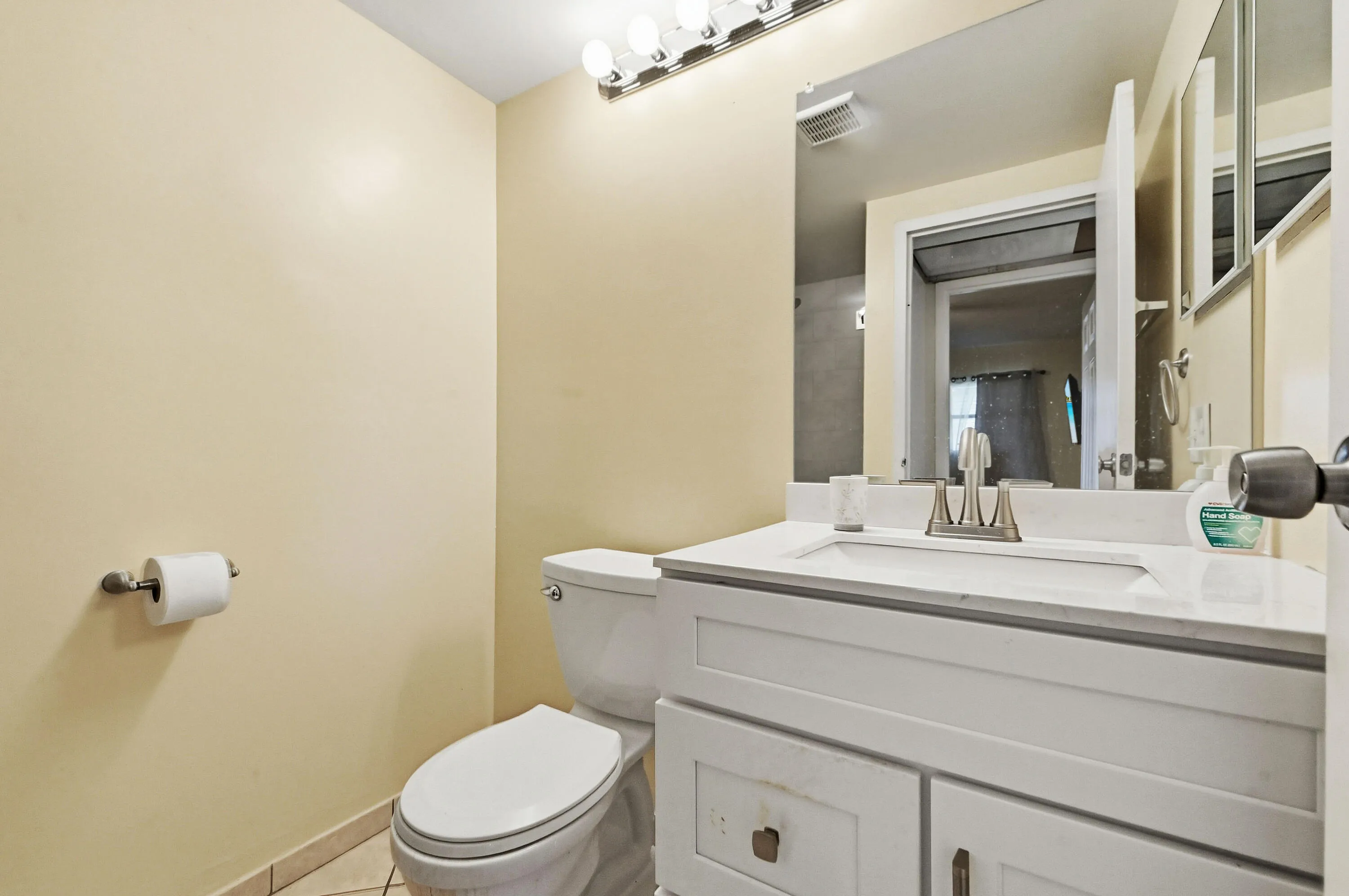 15 Bathroom 01