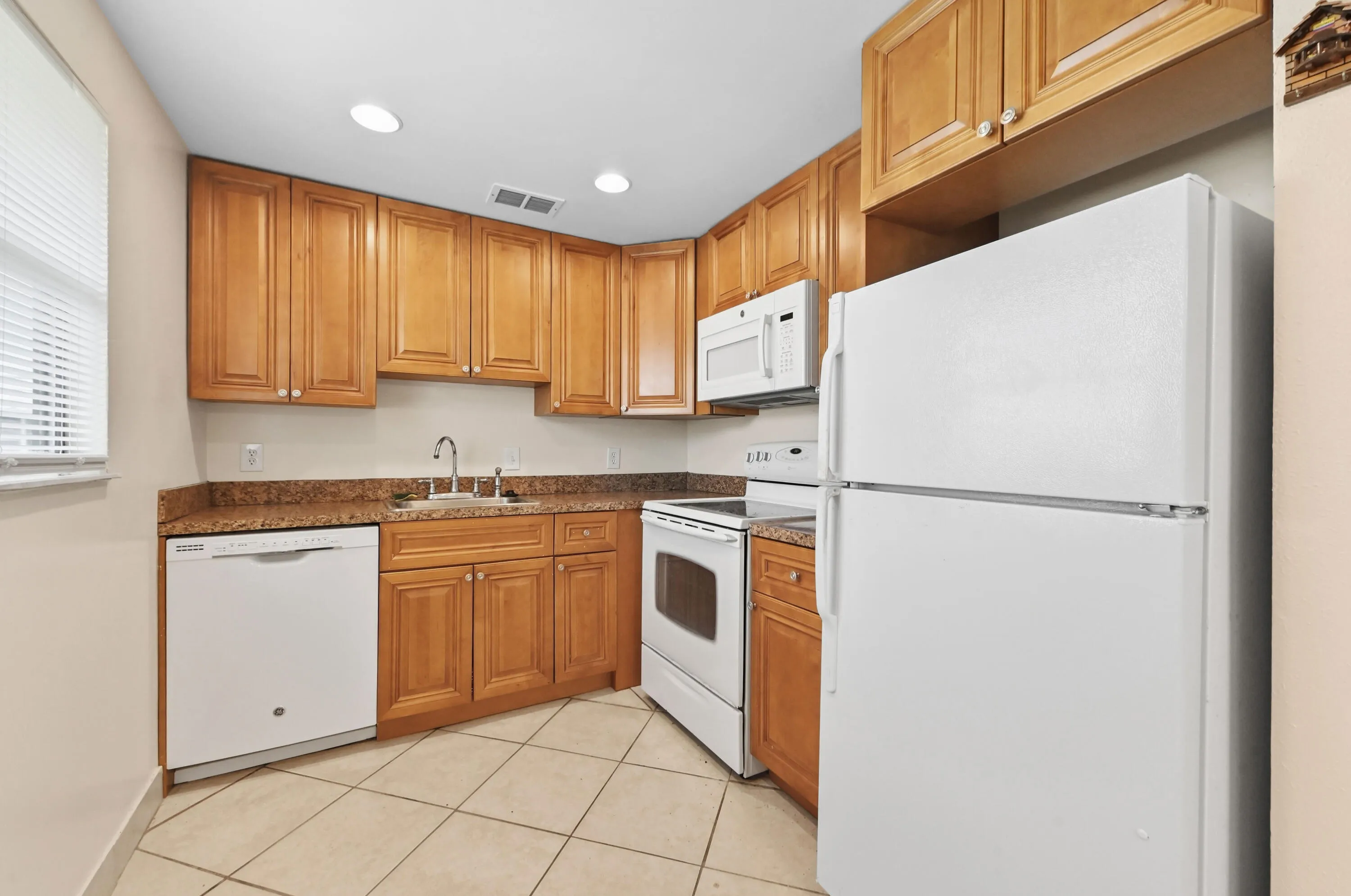 11 Kitchen 02