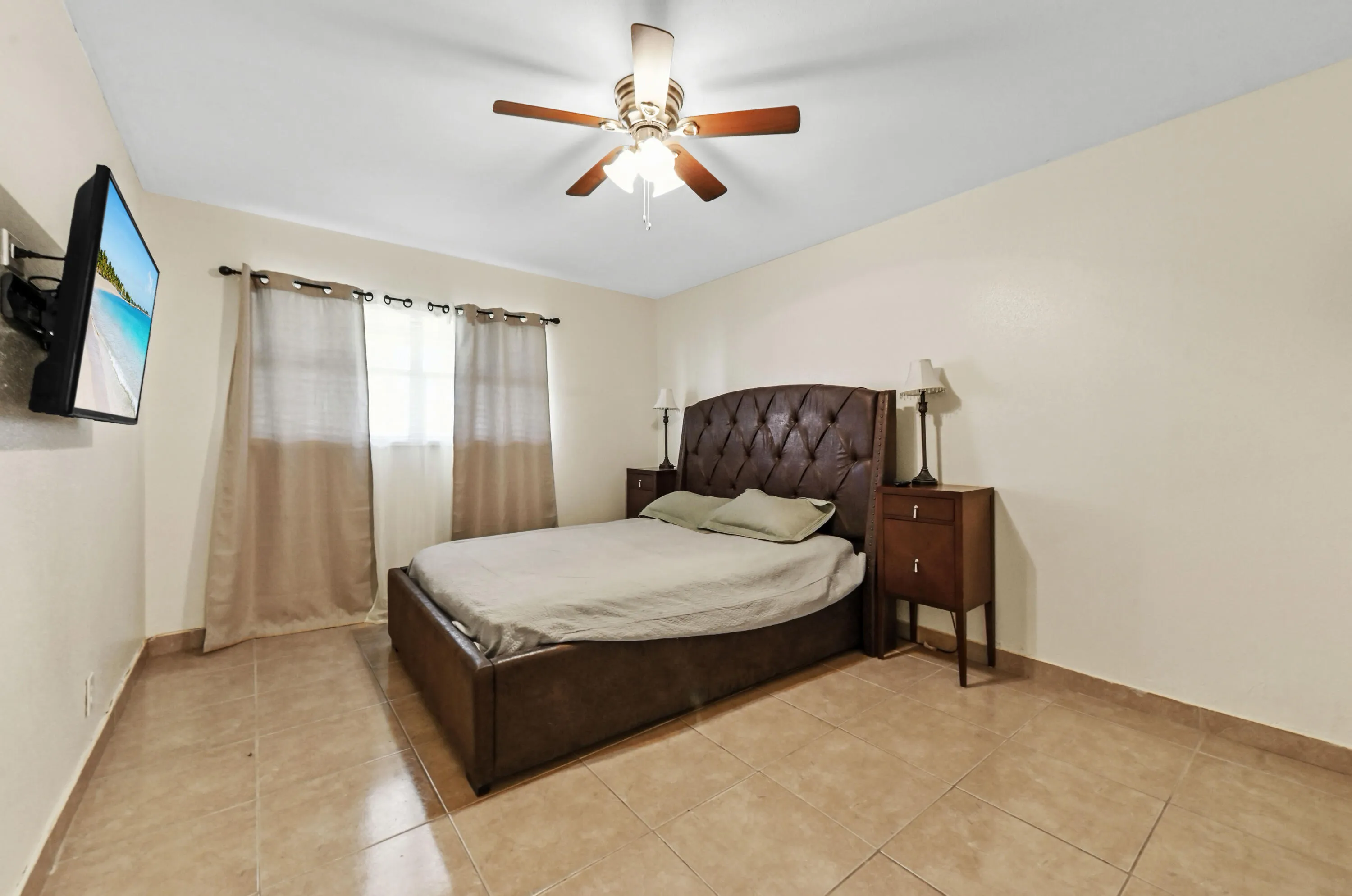 12 Bedroom 01