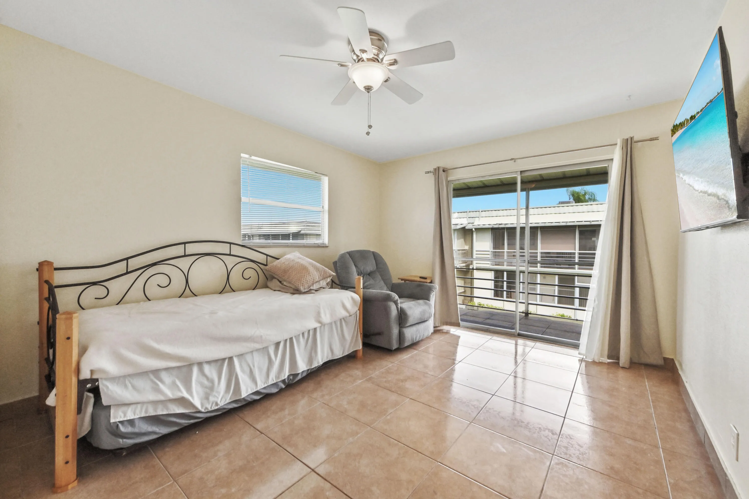 18 Bedroom 04