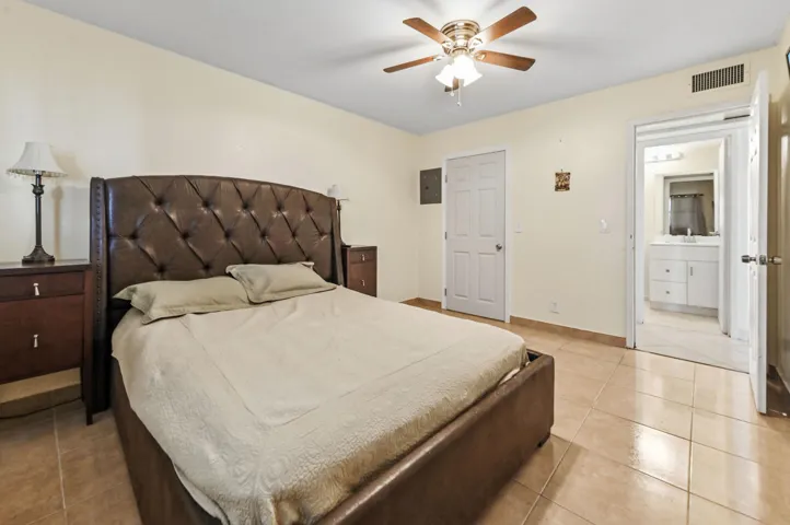 13 Bedroom 02
