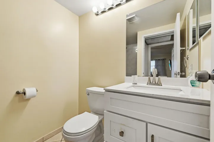 15 Bathroom 01