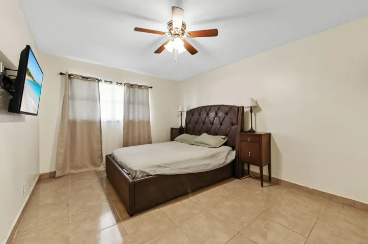 12 Bedroom 01