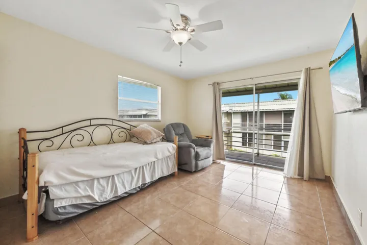 18 Bedroom 04