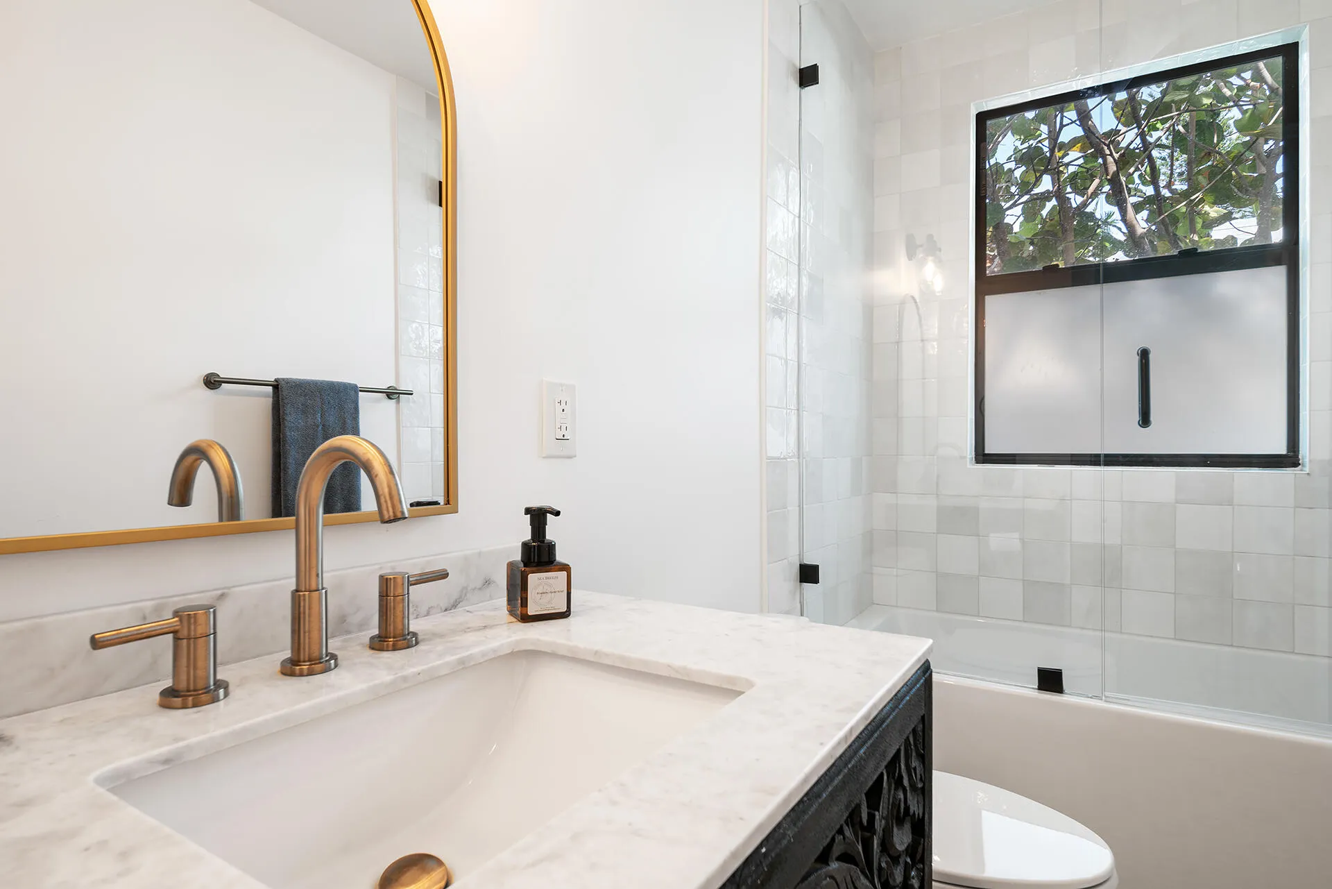 520-28TH-ST-33407-026