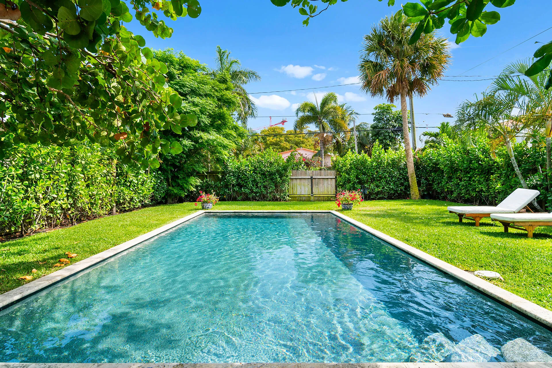 520-28TH-ST-33407-038