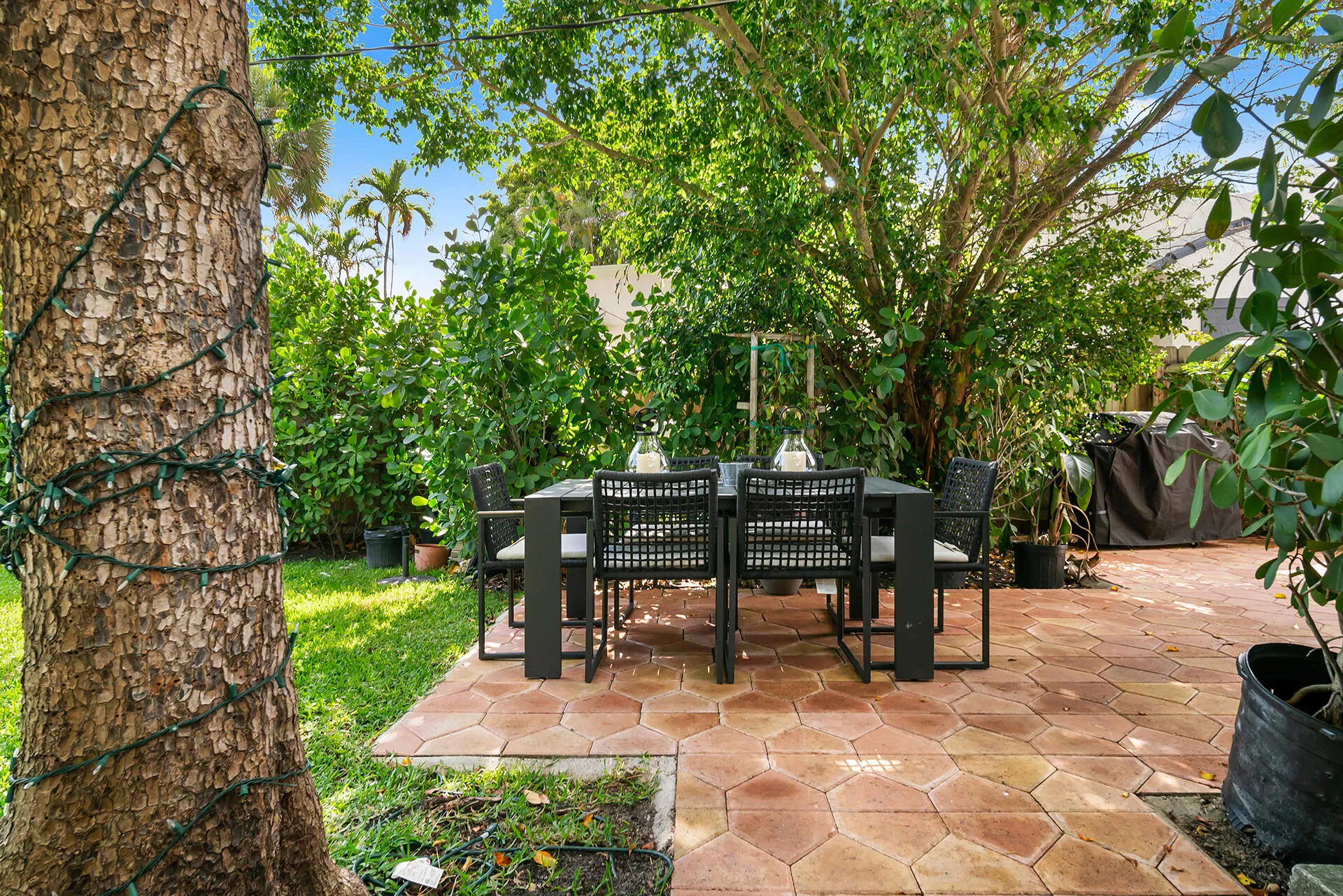 520-28TH-ST-33407-035