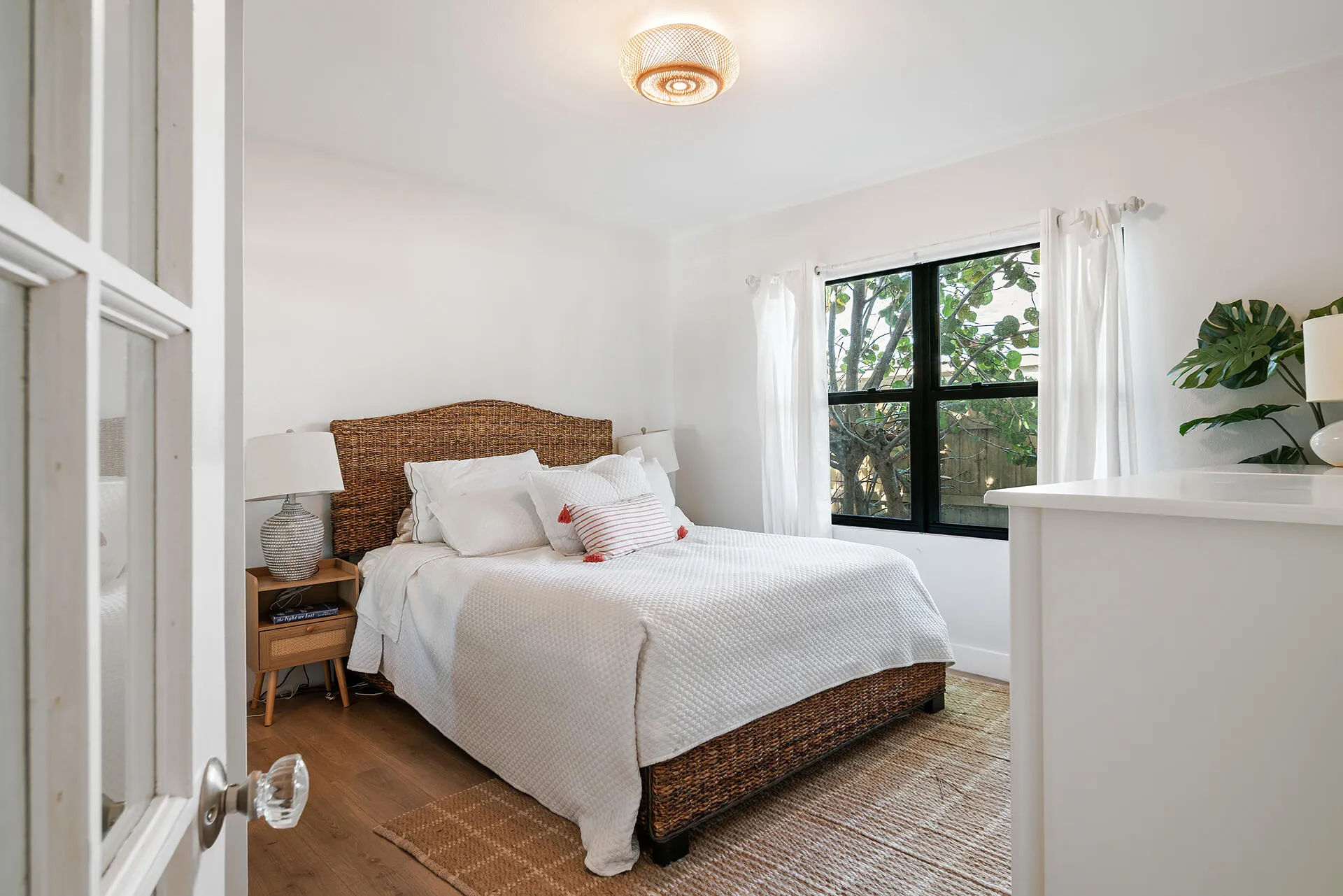 520-28TH-ST-33407-027