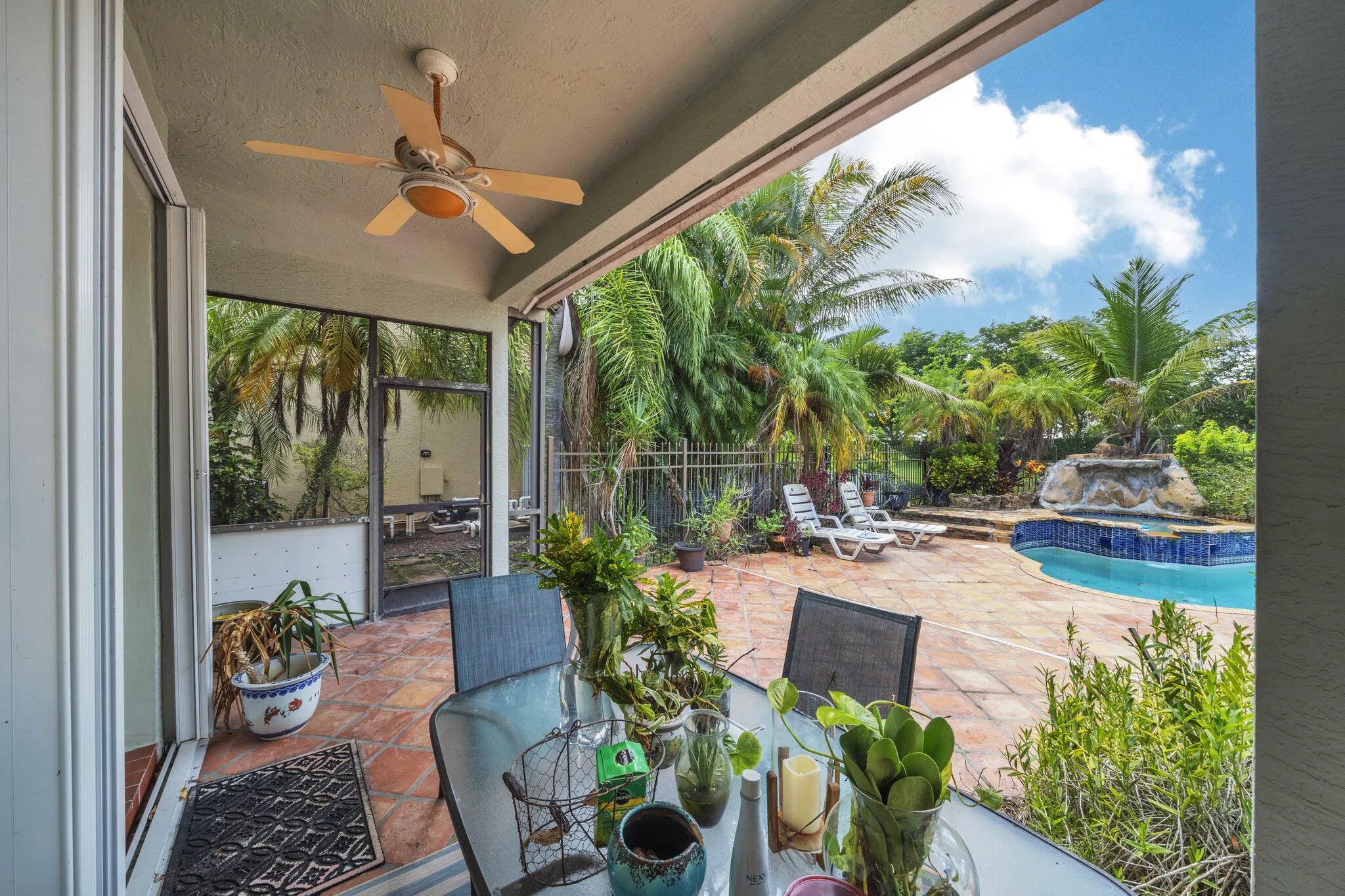 18 Pool Deck (2)