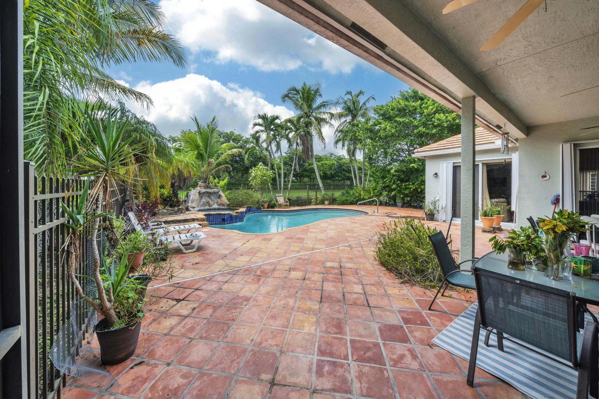 18 Pool Deck (3)