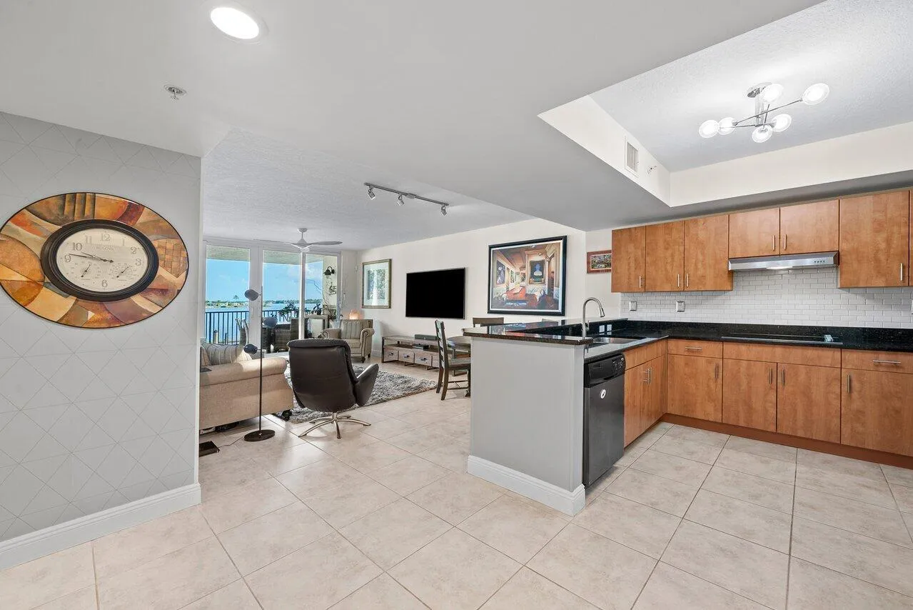 009-2700NFederalHighway-BoyntonBeach-FL-
