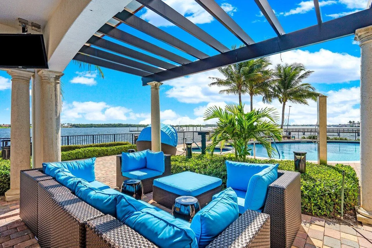 038-2700NFederalHighway-BoyntonBeach-FL-