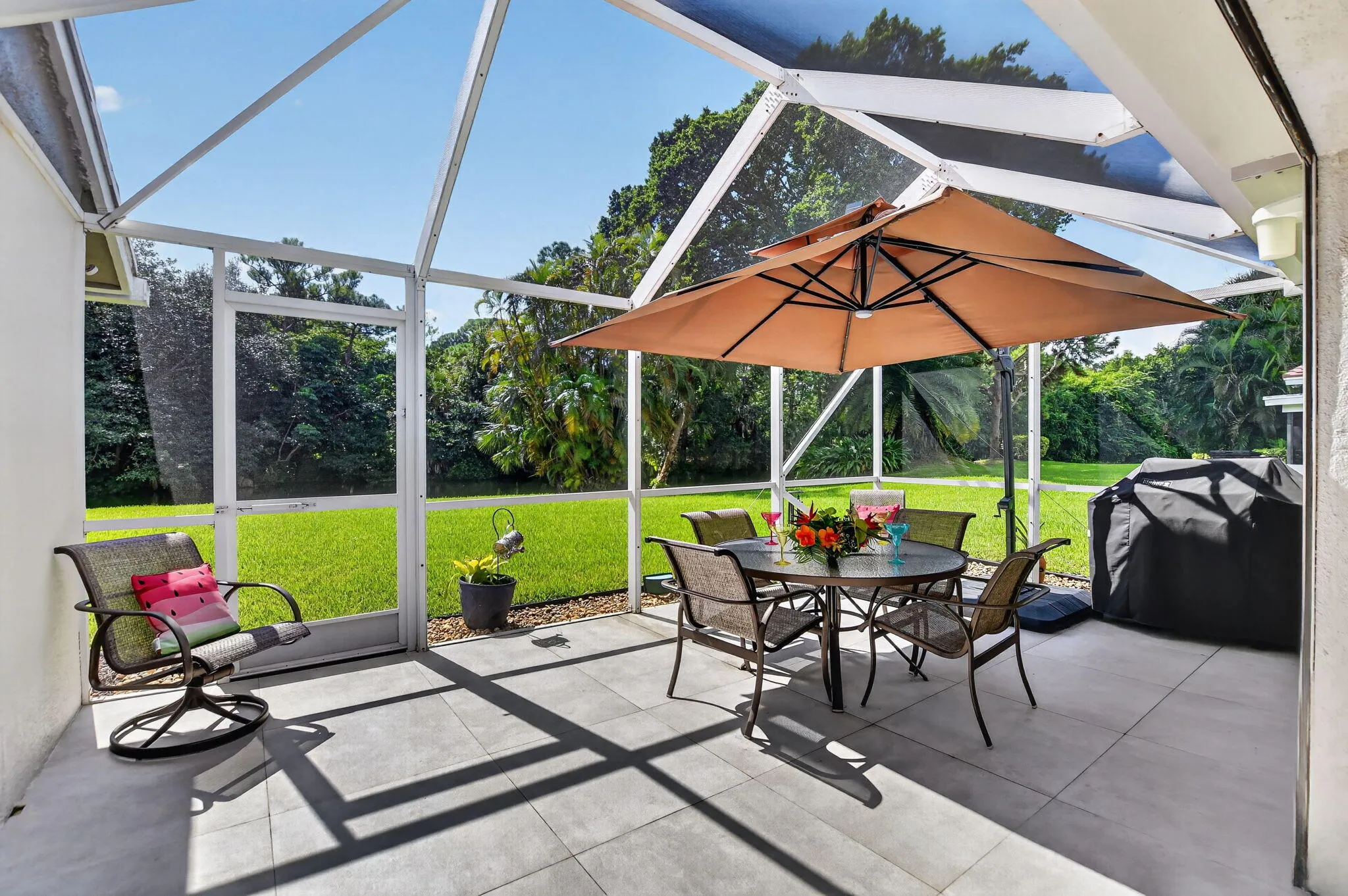 Imagine alfresco dining with guests overlooking the lake, and Constitution Park!