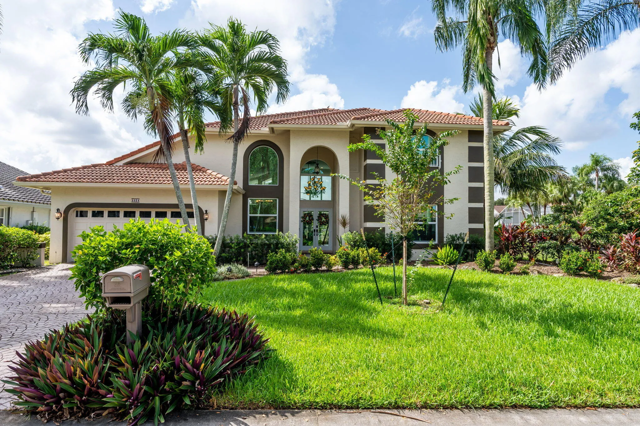 1-web-or-mls-A7408275