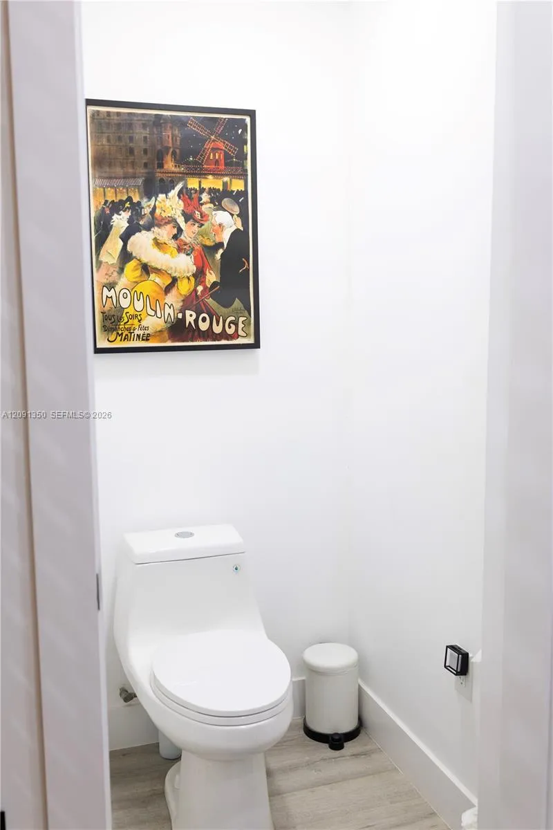 Photo 33